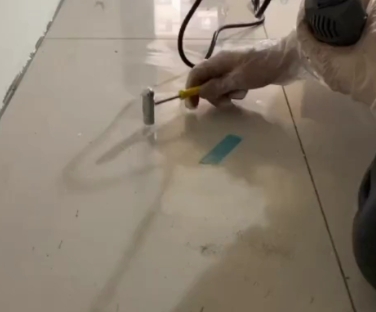 门头沟瓷砖开裂维修公司专业分享瓷砖在铺贴前如果没有沥干水分，将会导致以下问题